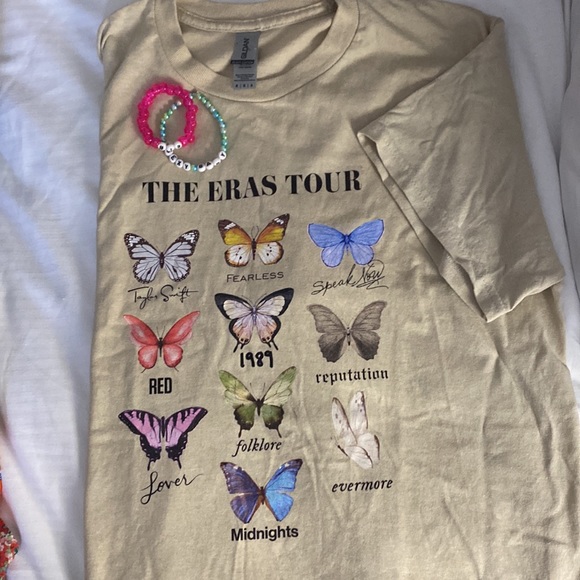 Oversized tee worn to the Eras tour in LA - Picture 2 of 2